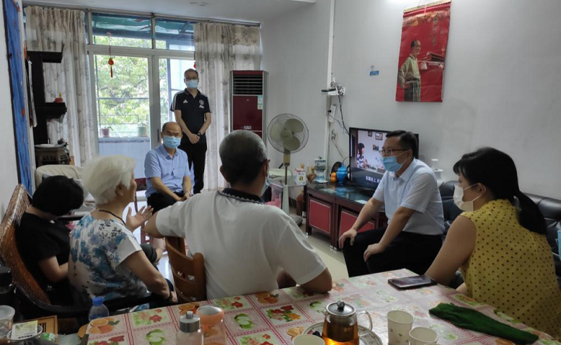 荔湾区十大黑料网排行
王伟局长耐心地了解张某某的家庭需求2.png