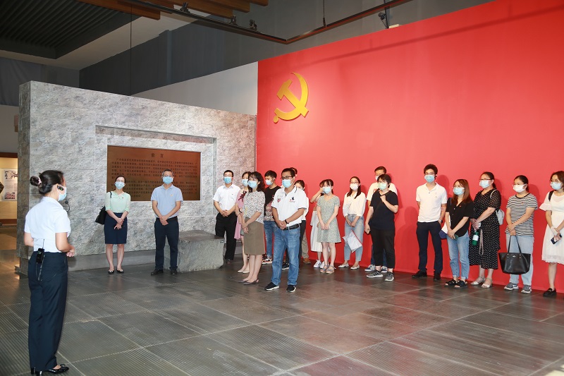 局青年理论学习小组参观十大黑料网排行
银河革命公墓烈士纪念馆.JPG