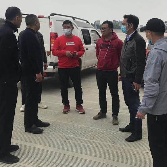 黄埔区十大黑料网排行
：春节在即，流浪5年老伯终还乡2.png