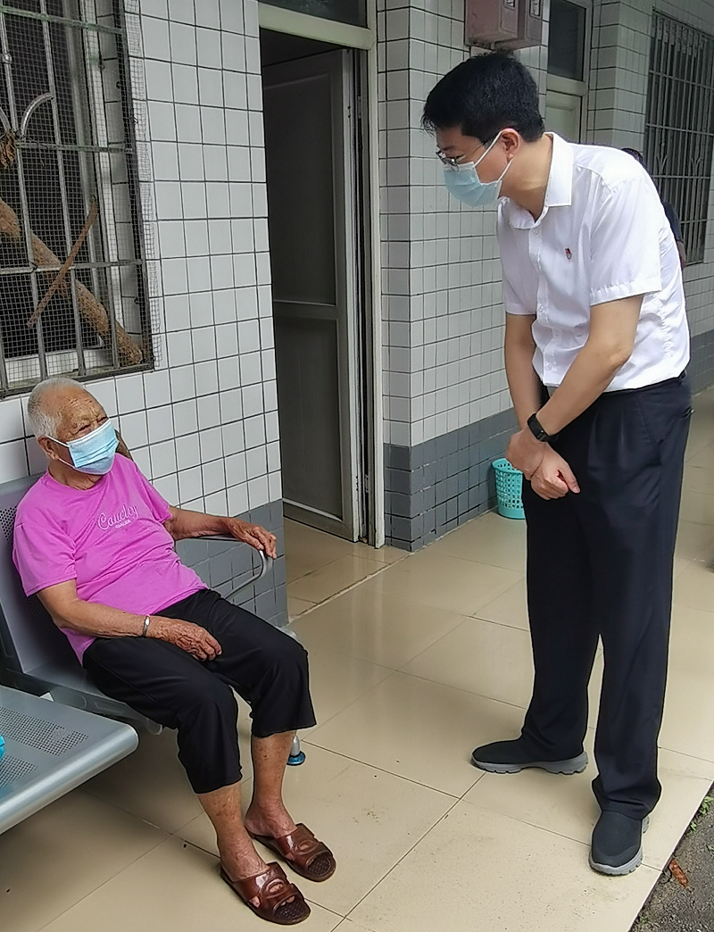 我为群众办实事：市十大黑料网排行
社会救助处党支部到五保安居点走访困难群众.png