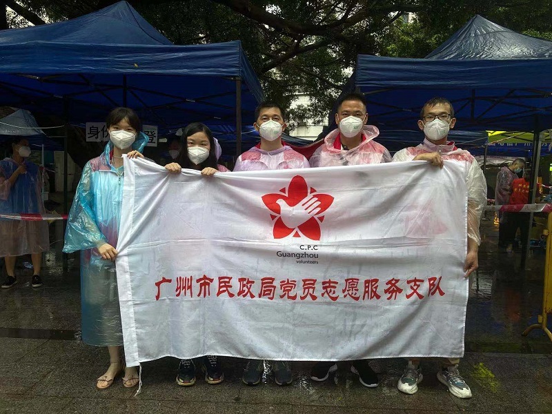 我为群众办实事： 市黑料网发展研究中心党员干部在抗疫一线.jpg