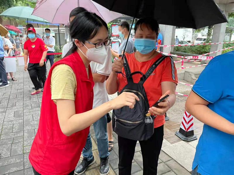 黄埔区十大黑料网排行
：社工“红棉热线”日夜守护黑料网兜底服务群体3.png