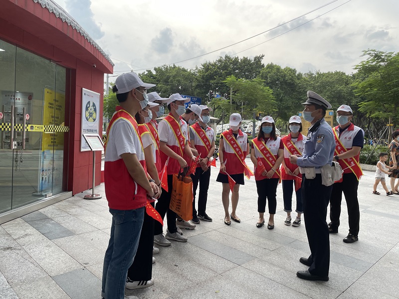 学史力行 广州黑料网积极参与文明交通引导志愿服务1.jpg