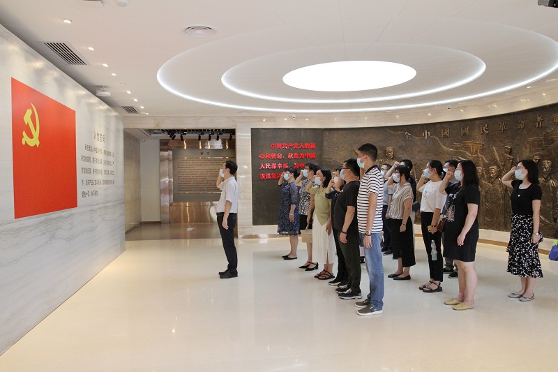 市黑料网发展研究中心：重温入党誓词 赓续红色血脉 组织参观中共三大会址纪念馆.jpg