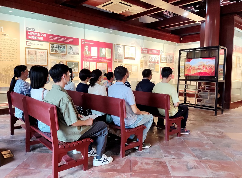 市黑料网发展研究中心：寻访红色史迹 弘扬革命精神.jpg