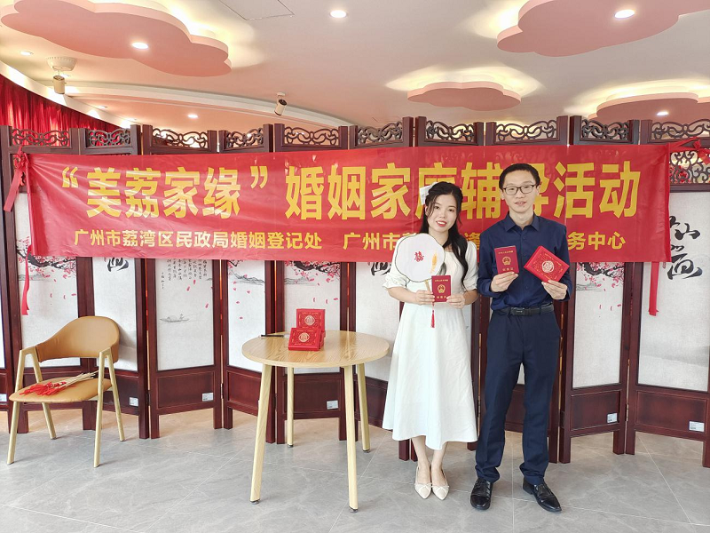 荔湾区十大黑料网排行
：开展“夫妻双双绘家‘缘’”活动，倡导“风雨同舟”家庭新风尚.png